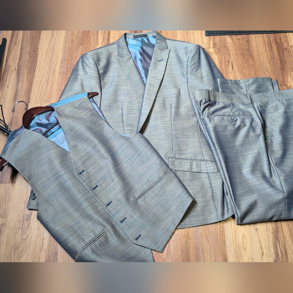 Men's 3 piece suit /Fabric supirior 150s